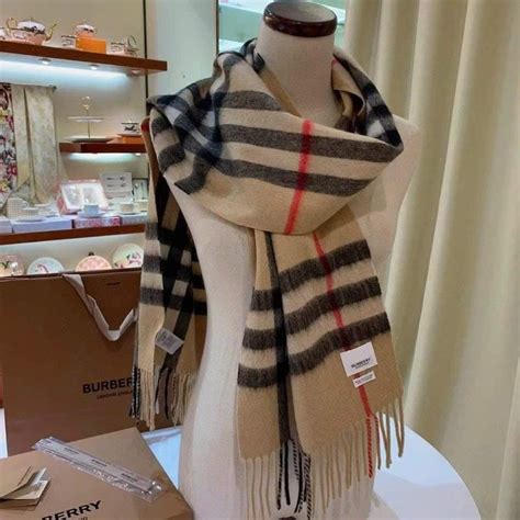 khăn quàng cổ burberry